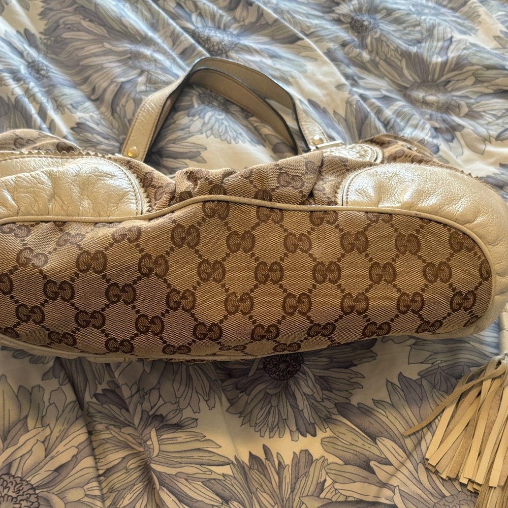 Gucci Brown and Cream Heart Accent Tote - Picture 3 of 11